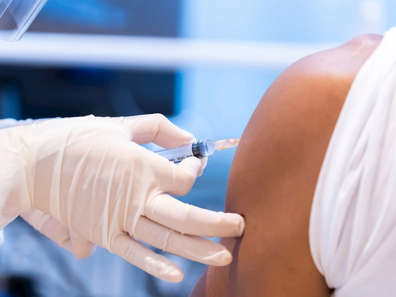 Mix af forskellige covid-19 vacciner virkede lige så godt som brug af samme vaccinetype