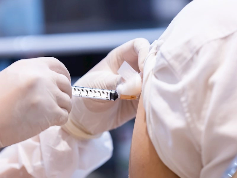 Vaccine er mindre effektiv over for nye covid-varianter