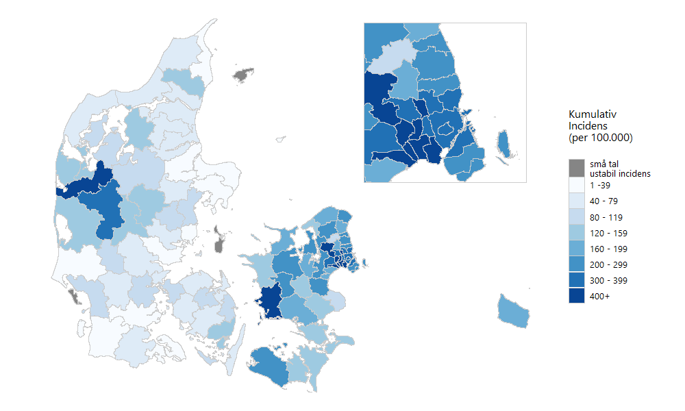 Antal COVID-19-tilfælde i alt per 100.000 indbyggere (kumulativ incidens) fordelt på kommuner, med zoom på københavnsområdet øverst til højre