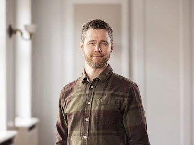 Afdelingslæge Frederik Trier Møller
Uddannelse: MSc. i Medicin & Ph.d.
Afdeling: Infektionsepidemiologi og Forebyggelse
Frederiks tre ord til at beskrive sin stilling og SSI: Udvikling, analyse og samarbejde
Ansat på SSI siden 2018