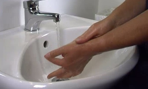 Screendump fra video: Sådan vasker du hænder