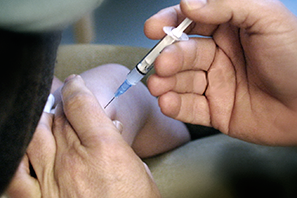 Intramuskulær injektion på spædbarn