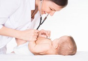 Læge med baby