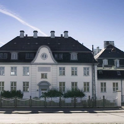 Vi forebygger og bek&aelig;mper infektionssygdomme og medf&oslash;dte sygdomme gennem forskning, overv&aring;gning, diagnostik og r&aring;dgivning.